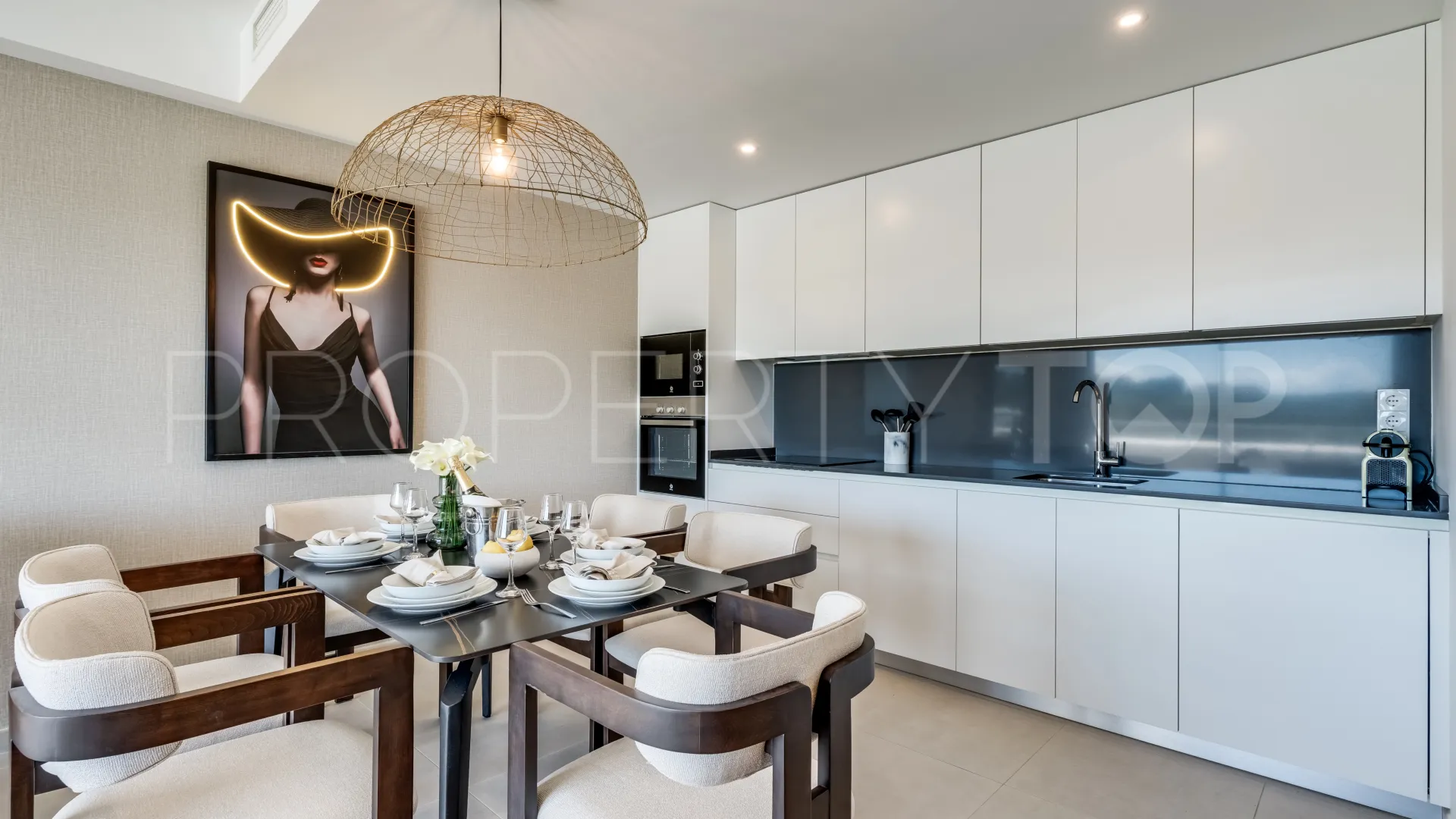 Estepona, apartamento de 2 dormitorios en venta