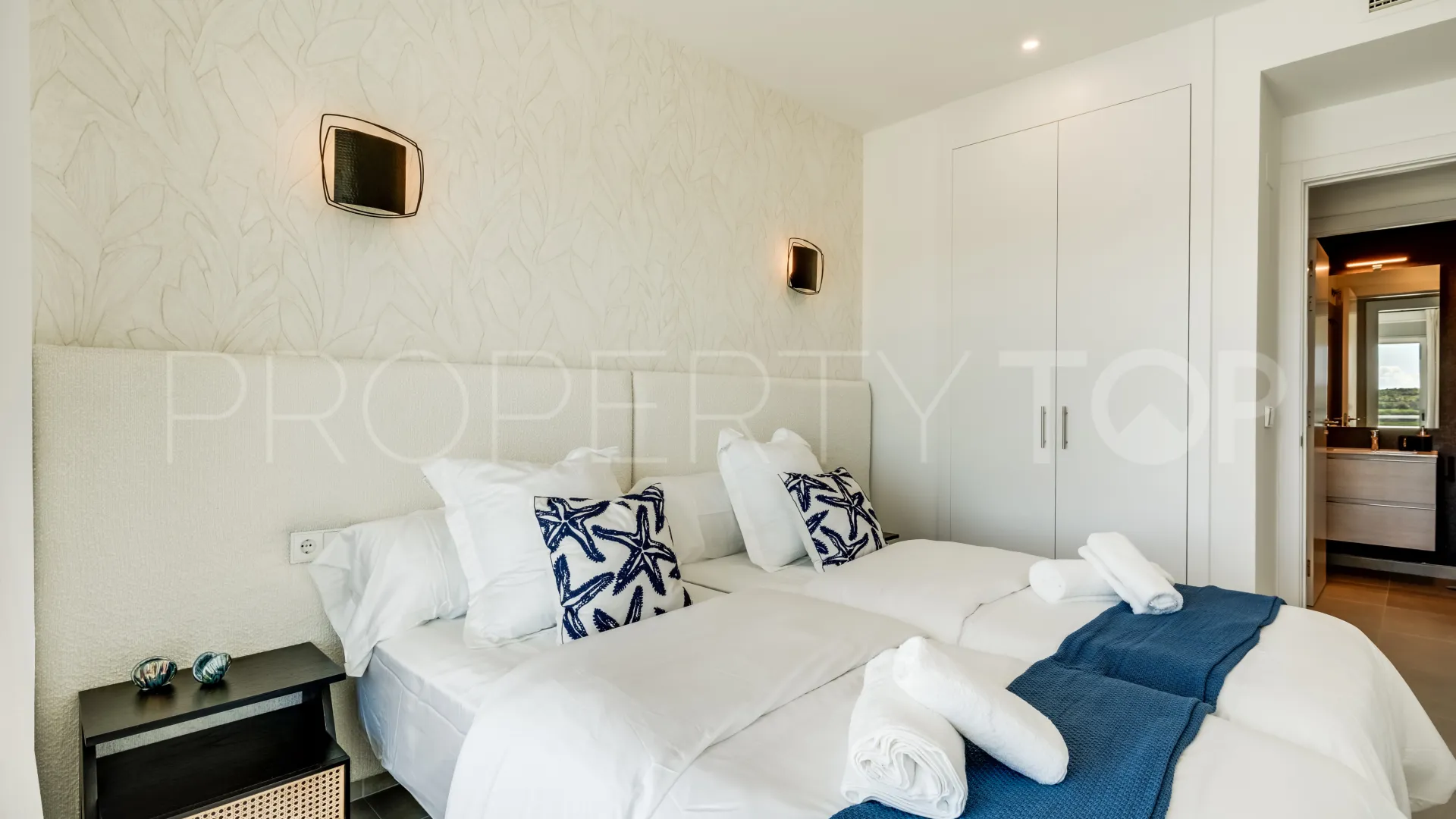 Estepona, apartamento de 2 dormitorios en venta