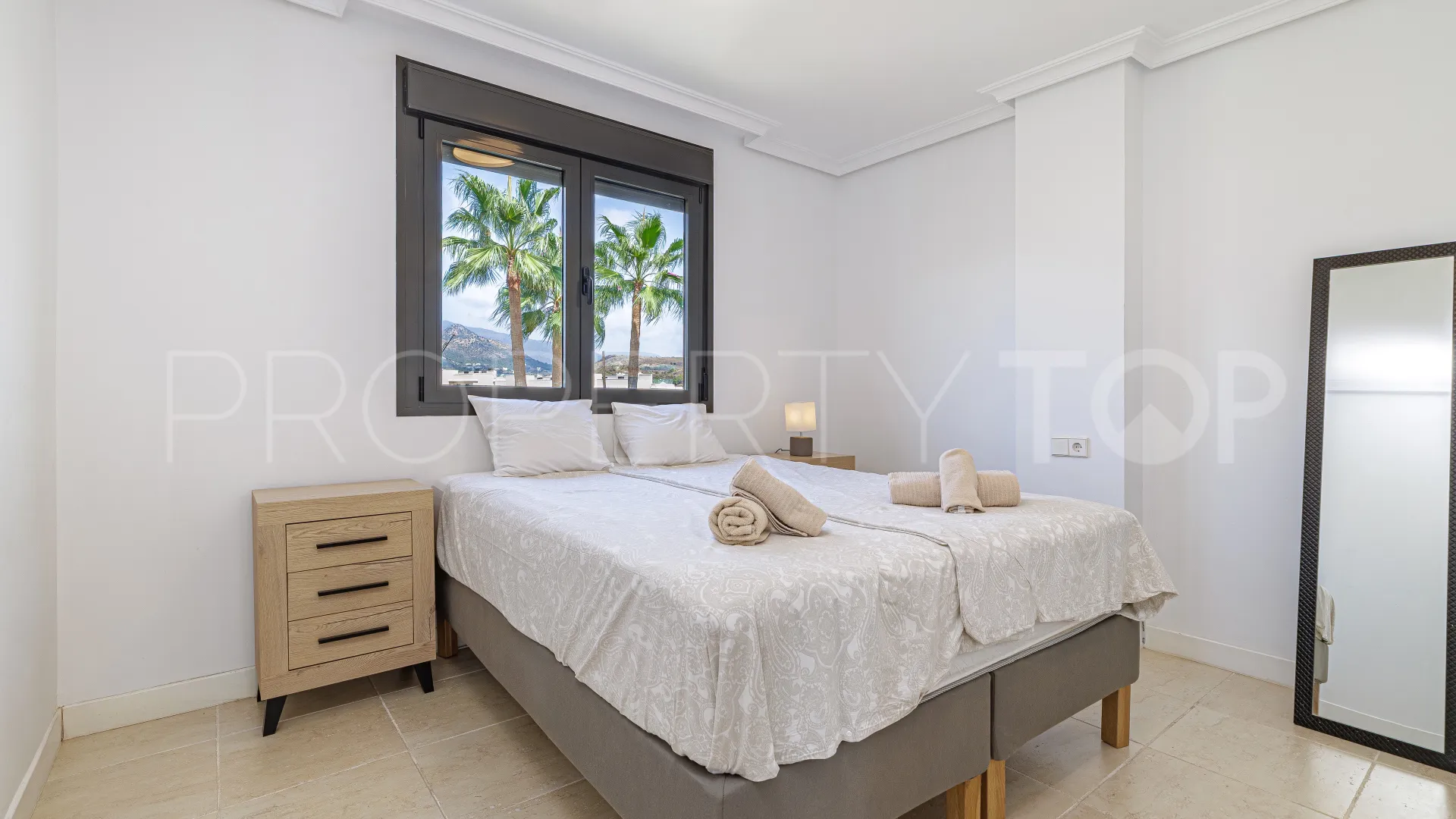 Atico duplex a la venta con 2 dormitorios en Estepona