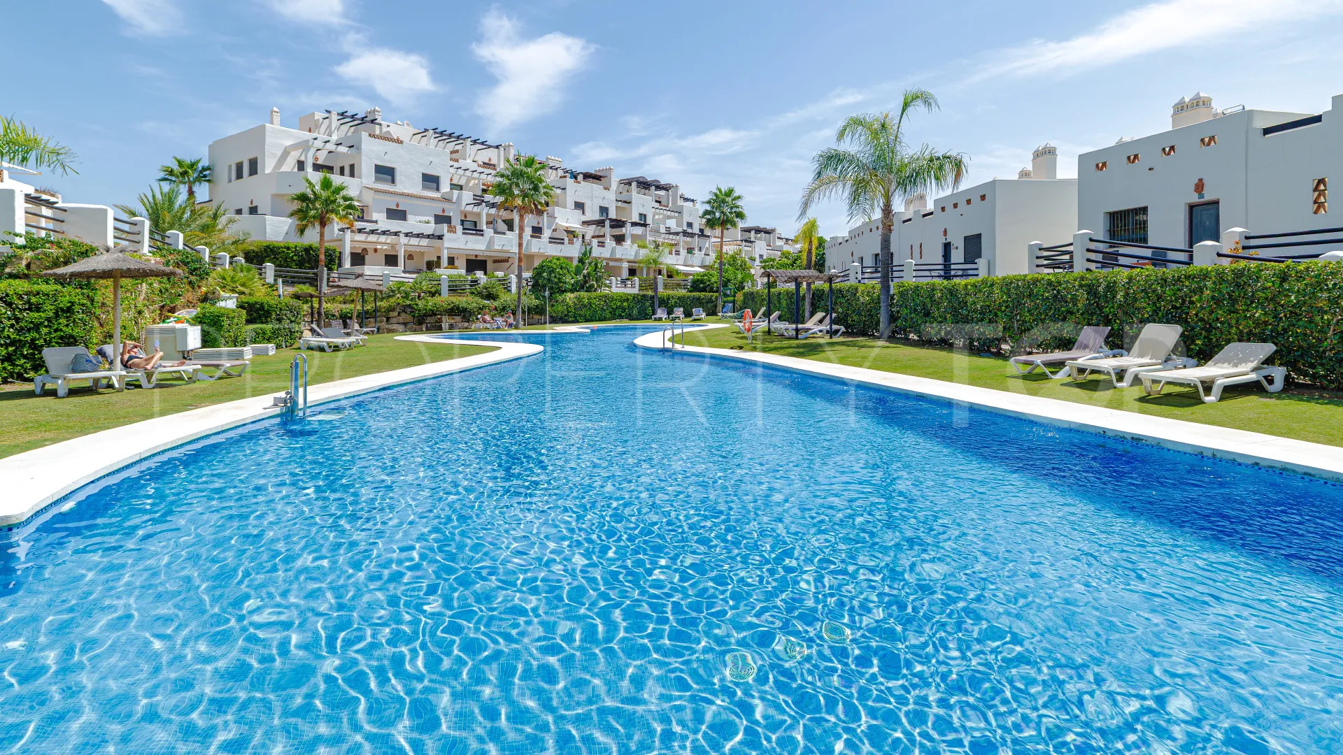 Atico duplex a la venta con 2 dormitorios en Estepona