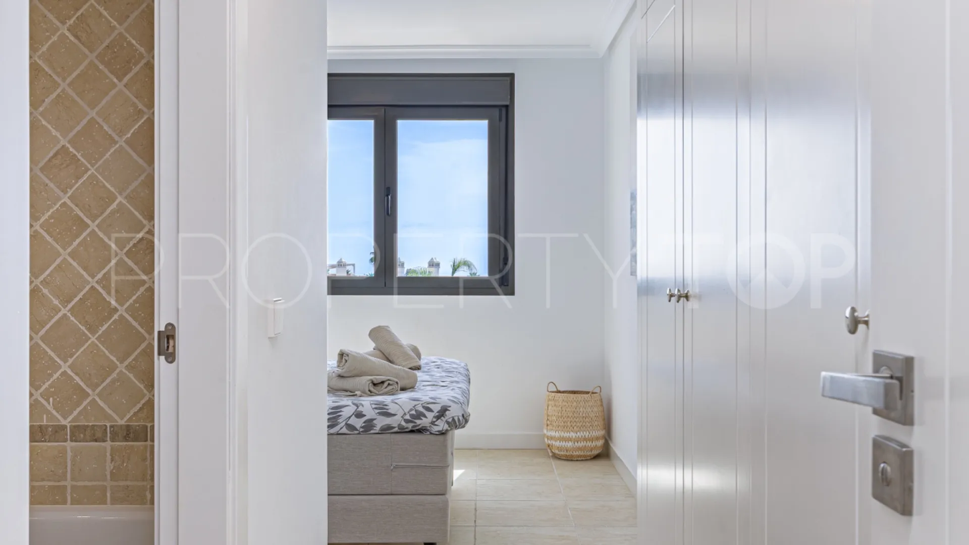 Atico duplex a la venta con 2 dormitorios en Estepona