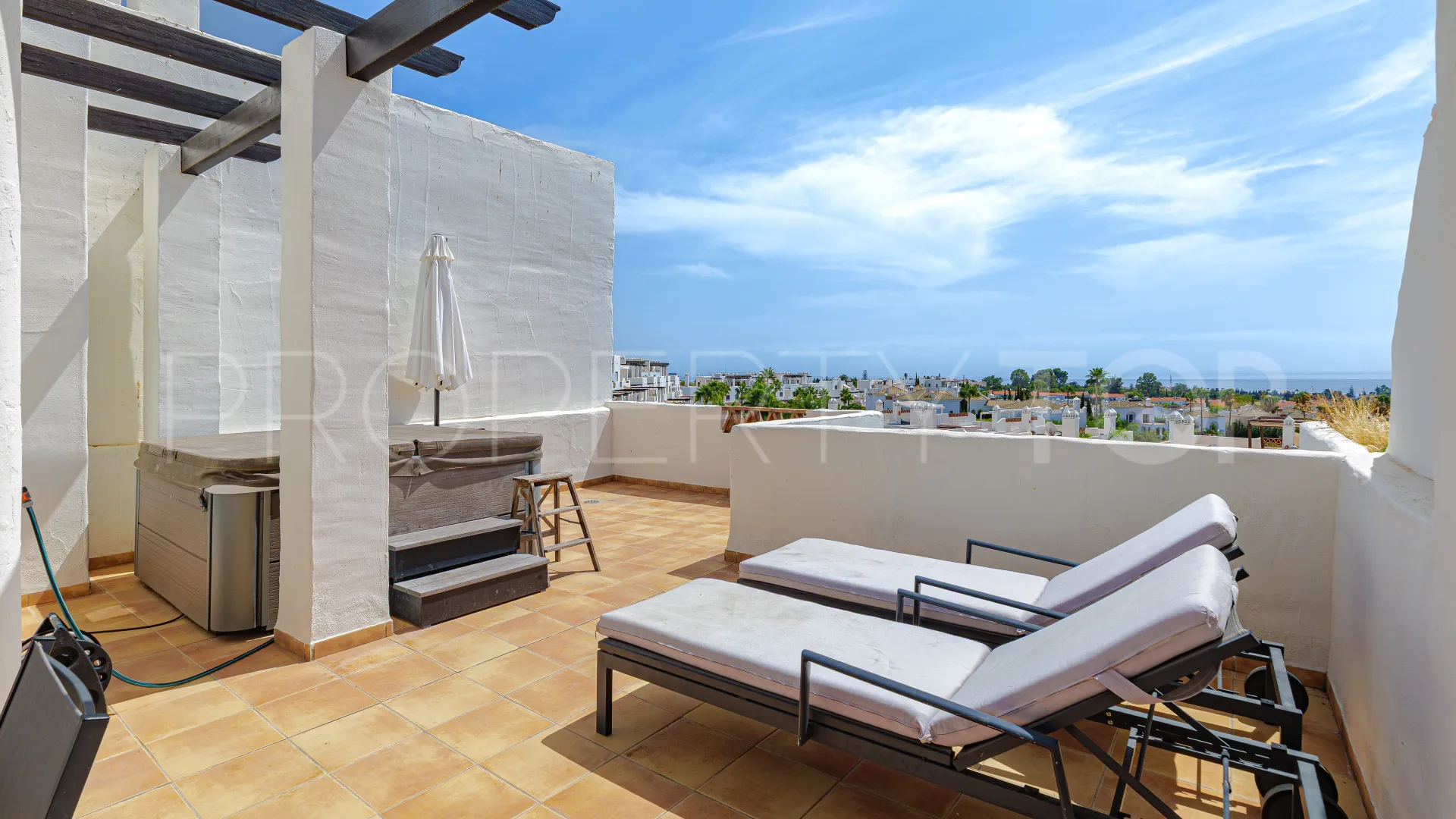 Atico duplex a la venta con 2 dormitorios en Estepona