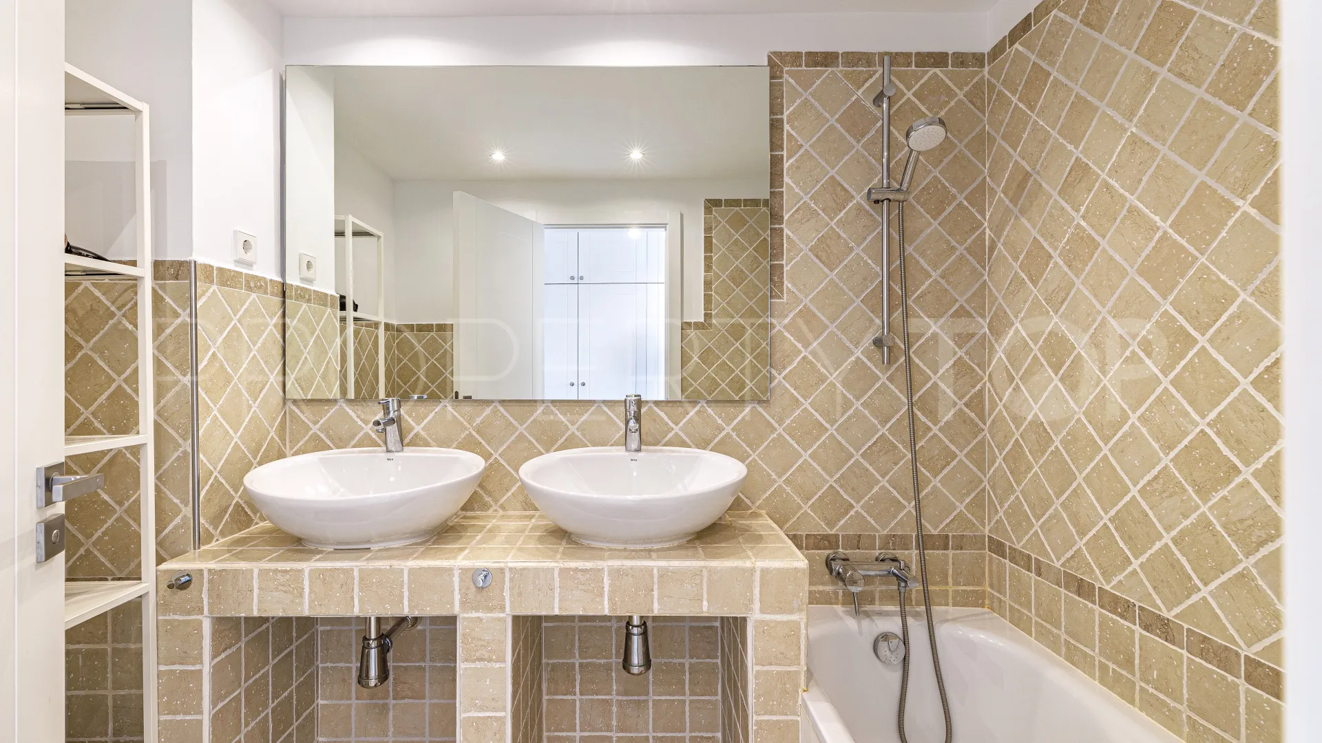 Atico duplex a la venta con 2 dormitorios en Estepona