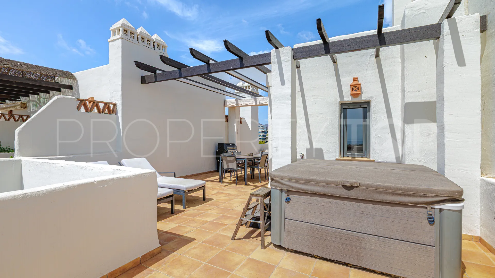 Atico duplex a la venta con 2 dormitorios en Estepona
