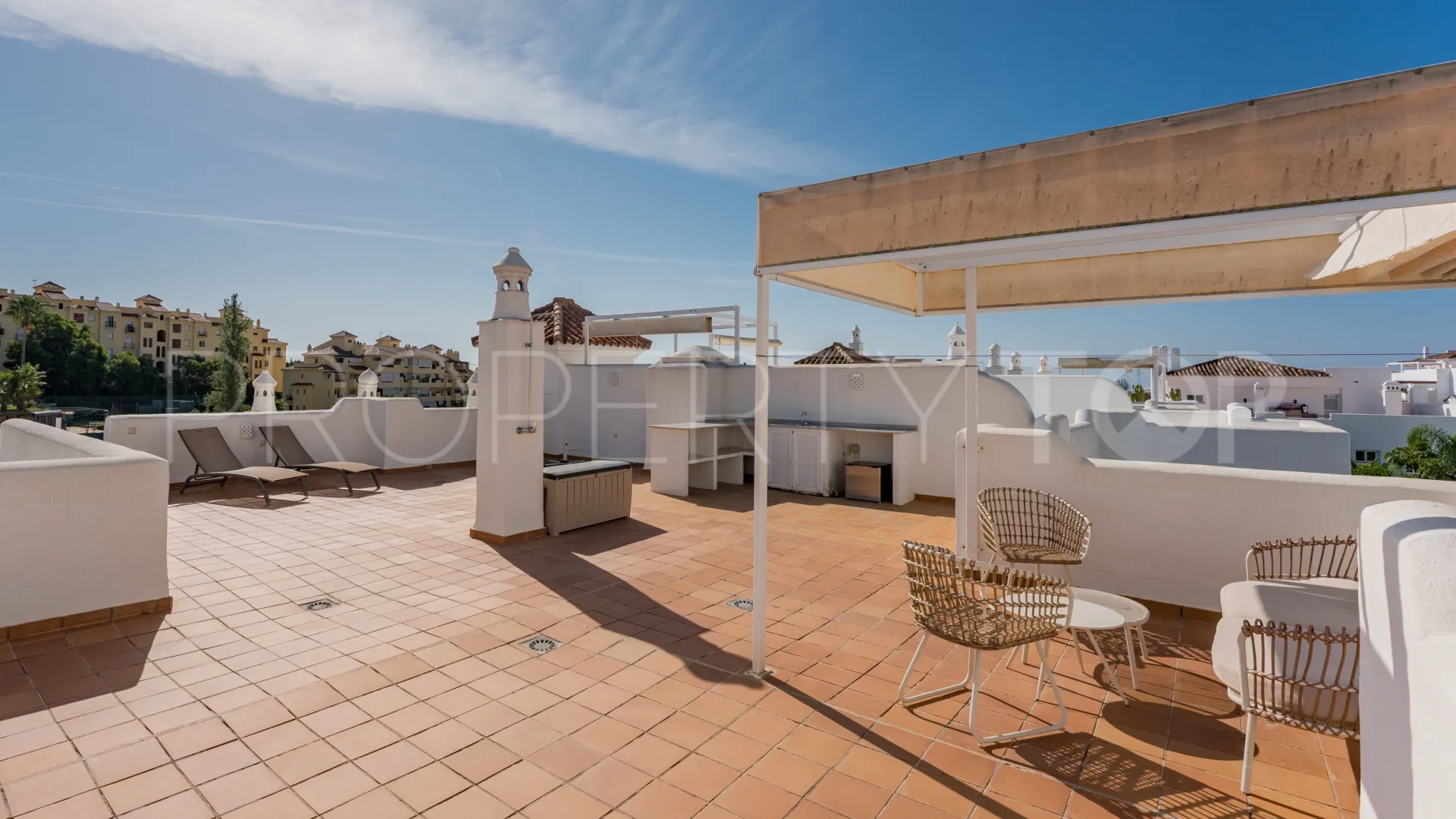 Estepona, atico duplex con 2 dormitorios en venta