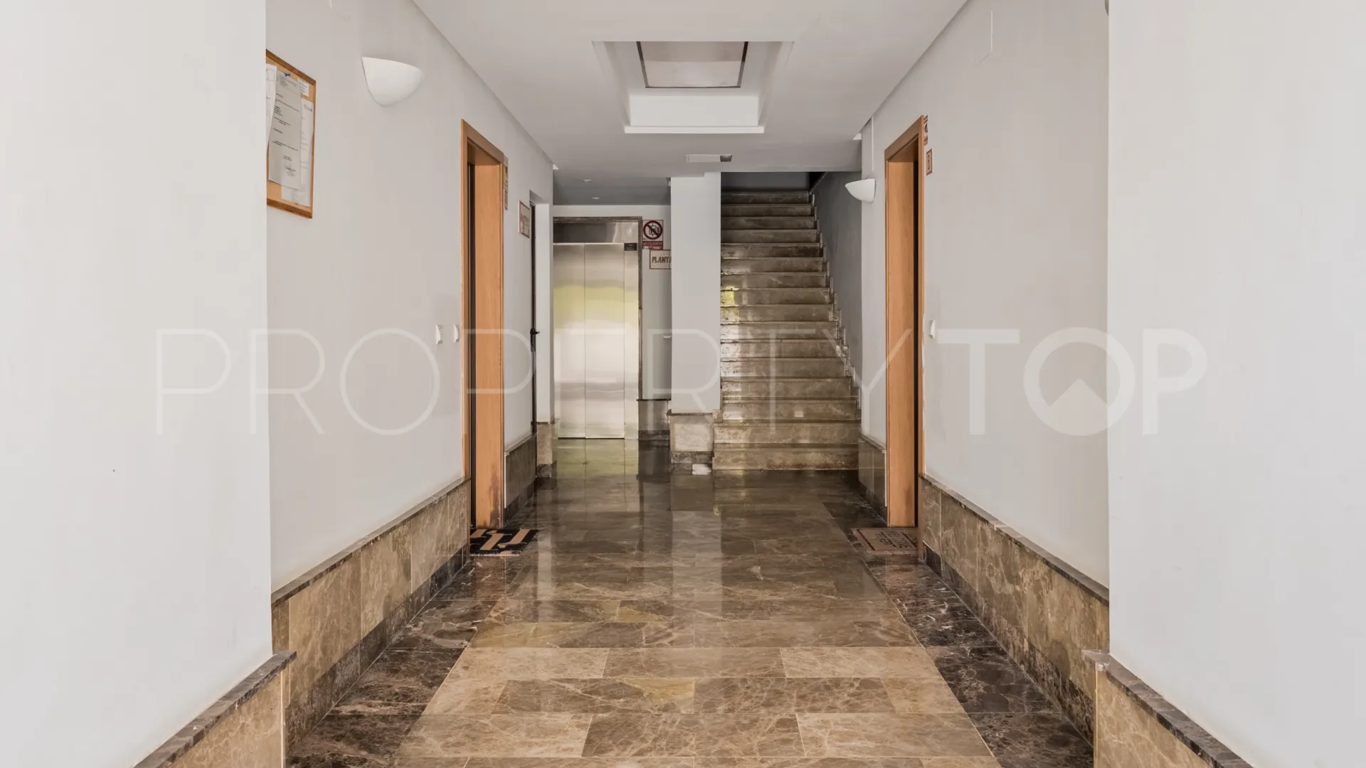 Estepona, atico duplex con 2 dormitorios en venta