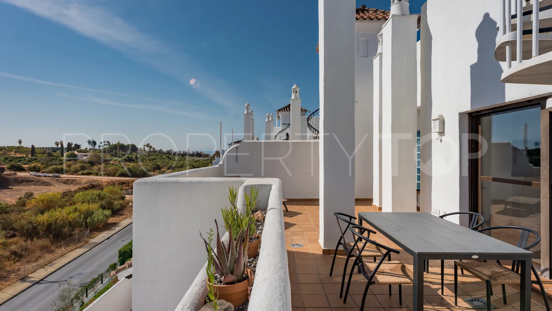 Estepona, atico duplex con 2 dormitorios en venta