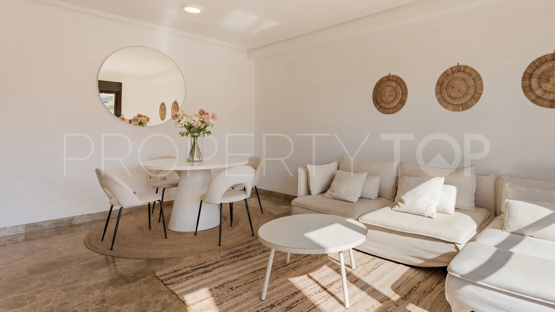 Estepona, atico duplex con 2 dormitorios en venta