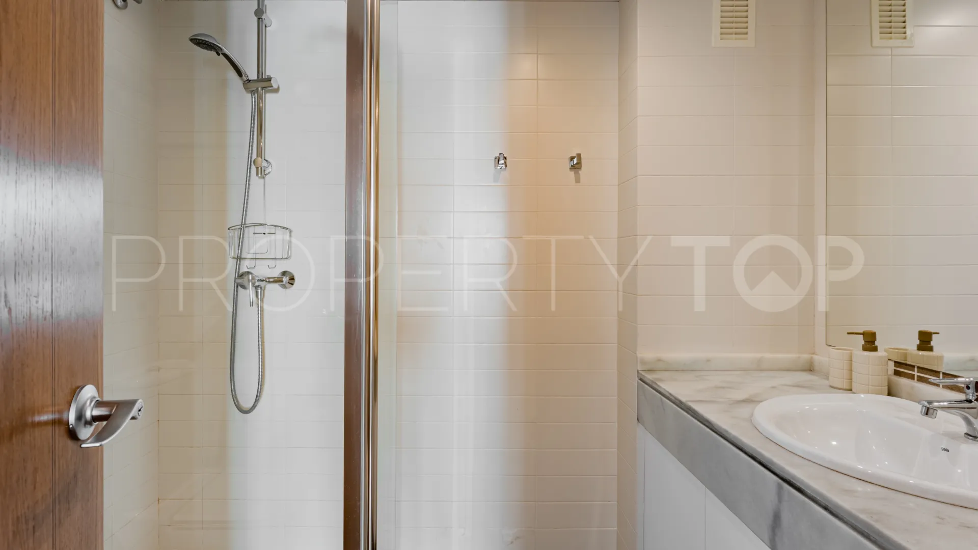 Estepona, atico duplex con 2 dormitorios en venta