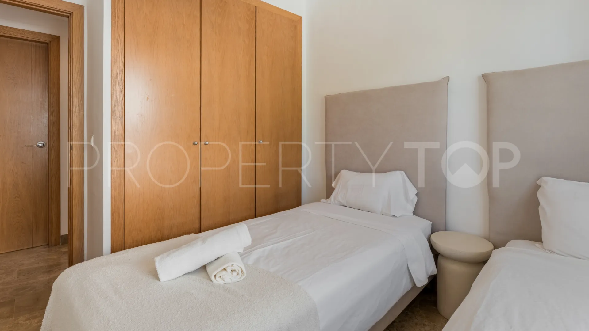 Estepona, atico duplex con 2 dormitorios en venta