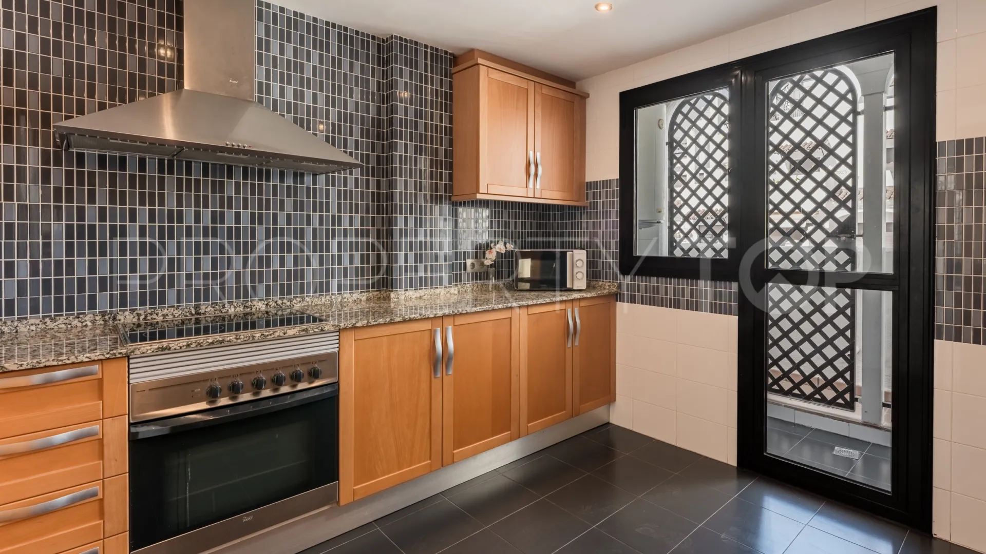 Estepona, atico duplex con 2 dormitorios en venta