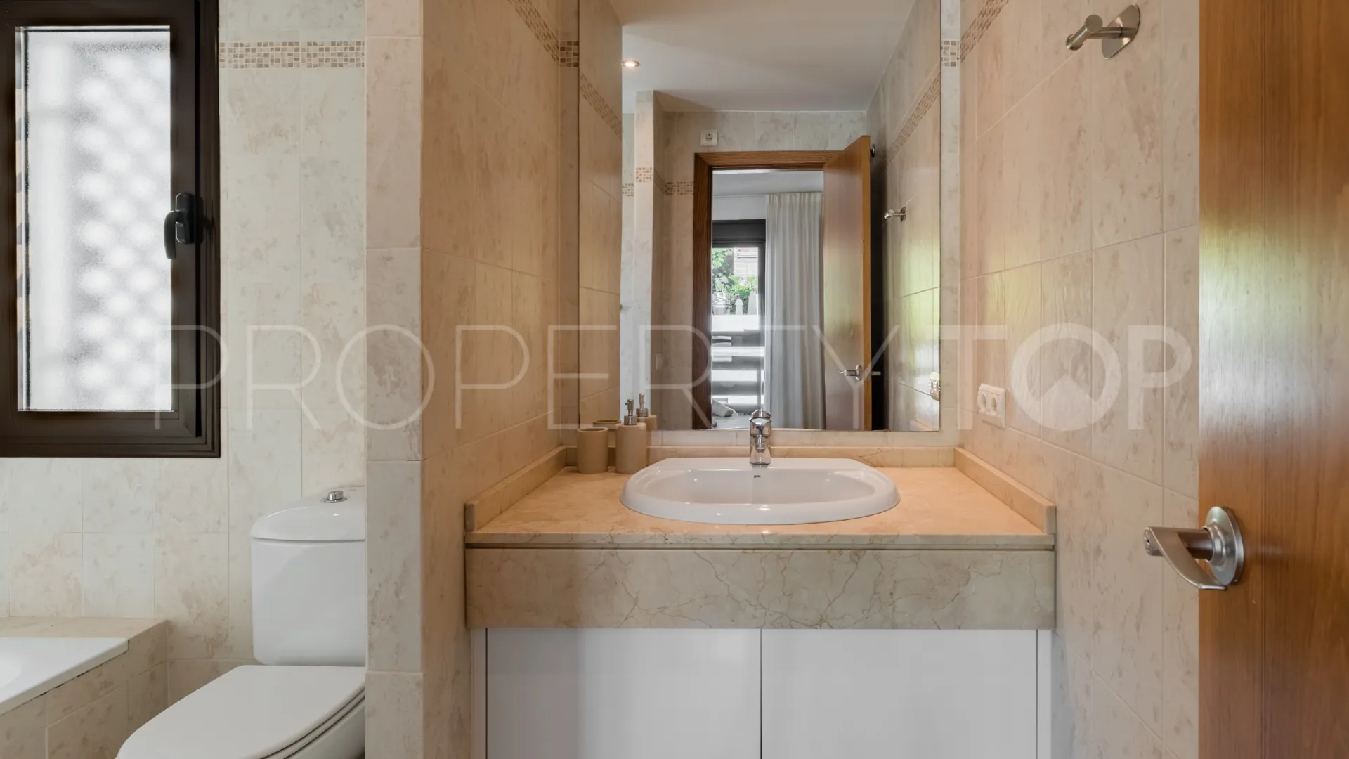 Estepona, atico duplex con 2 dormitorios en venta