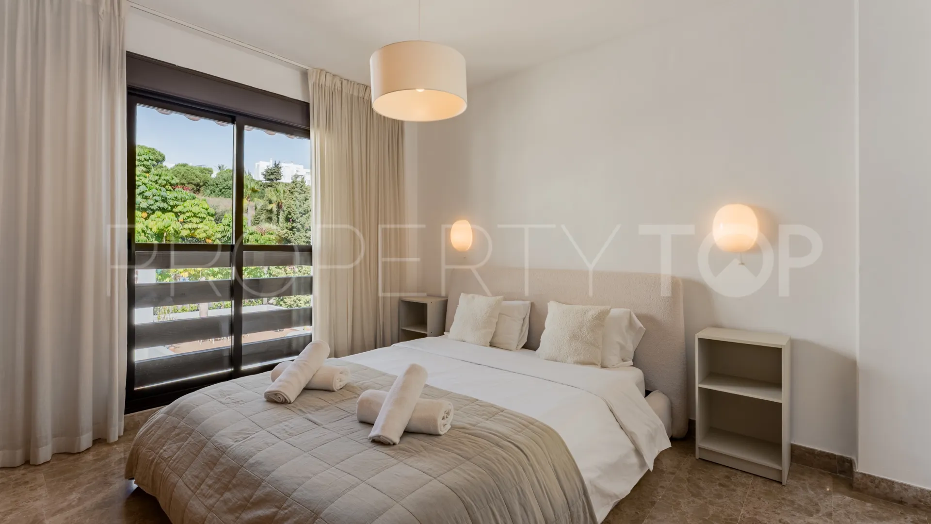 Estepona, atico duplex con 2 dormitorios en venta