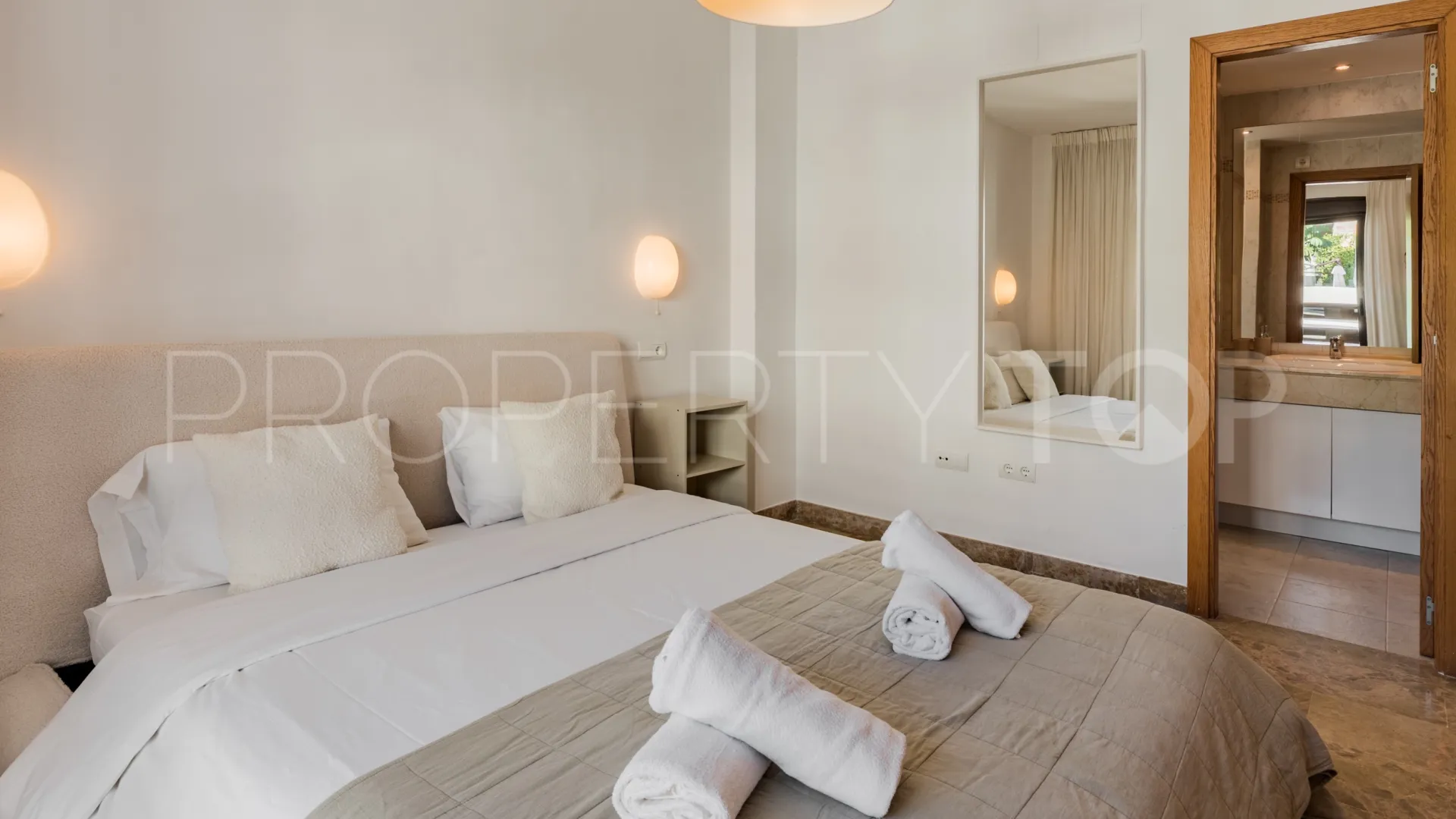 Estepona, atico duplex con 2 dormitorios en venta