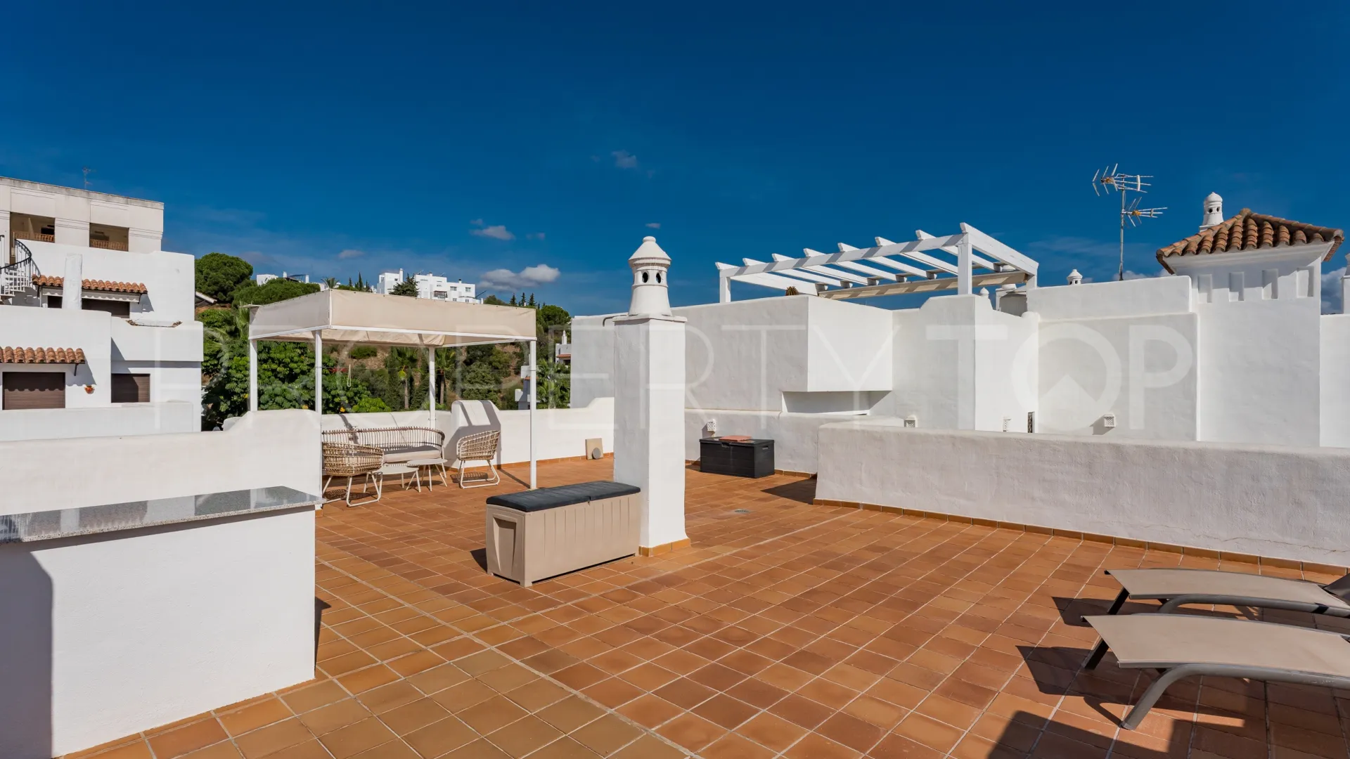 Estepona, atico duplex con 2 dormitorios en venta