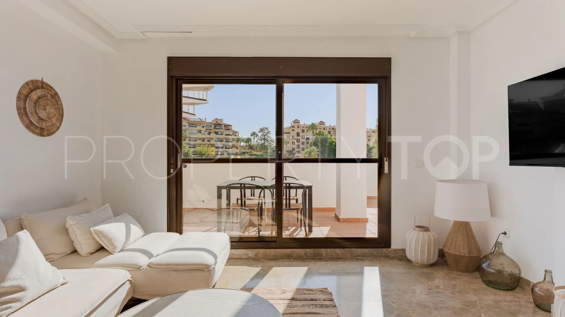 Estepona, atico duplex con 2 dormitorios en venta