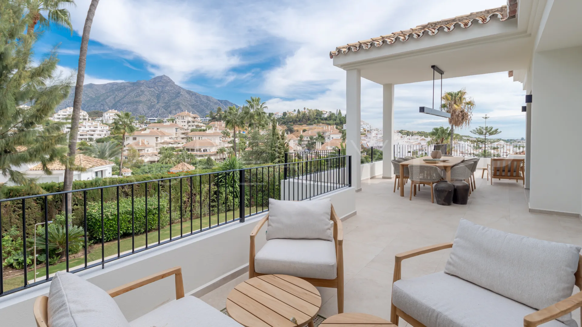 Los Naranjos Hill Club, villa con 4 dormitorios a la venta