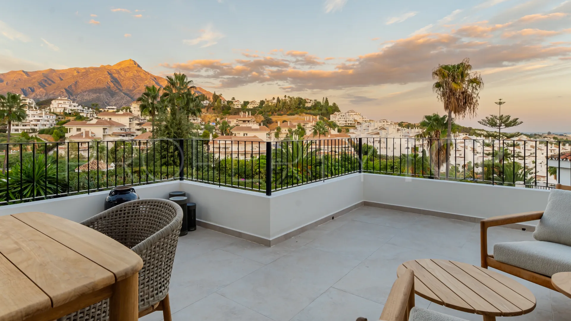 Los Naranjos Hill Club, villa con 4 dormitorios a la venta