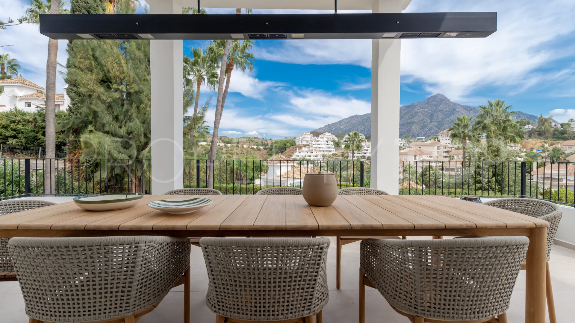 Los Naranjos Hill Club, villa con 4 dormitorios a la venta