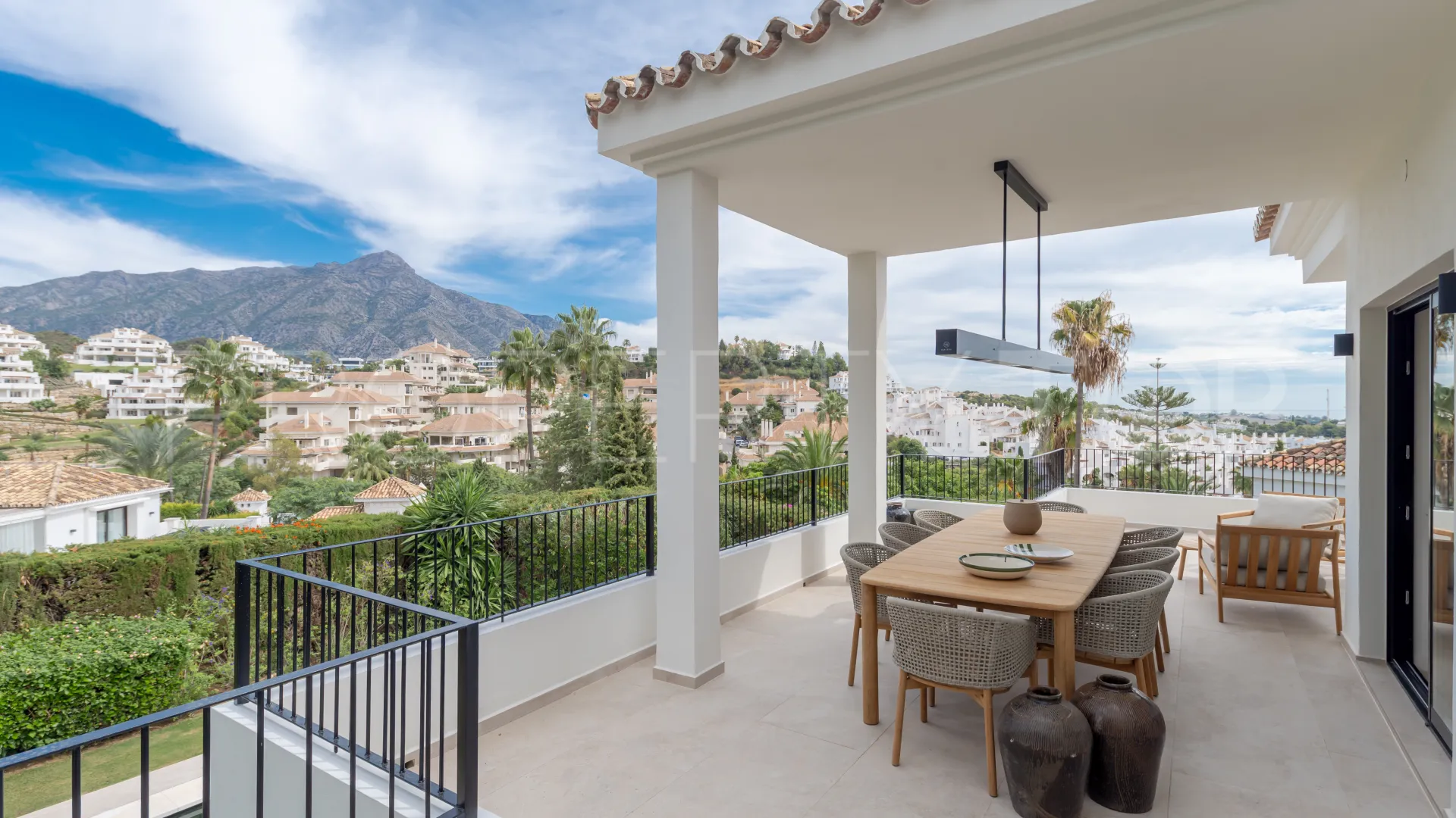 Los Naranjos Hill Club, villa con 4 dormitorios a la venta
