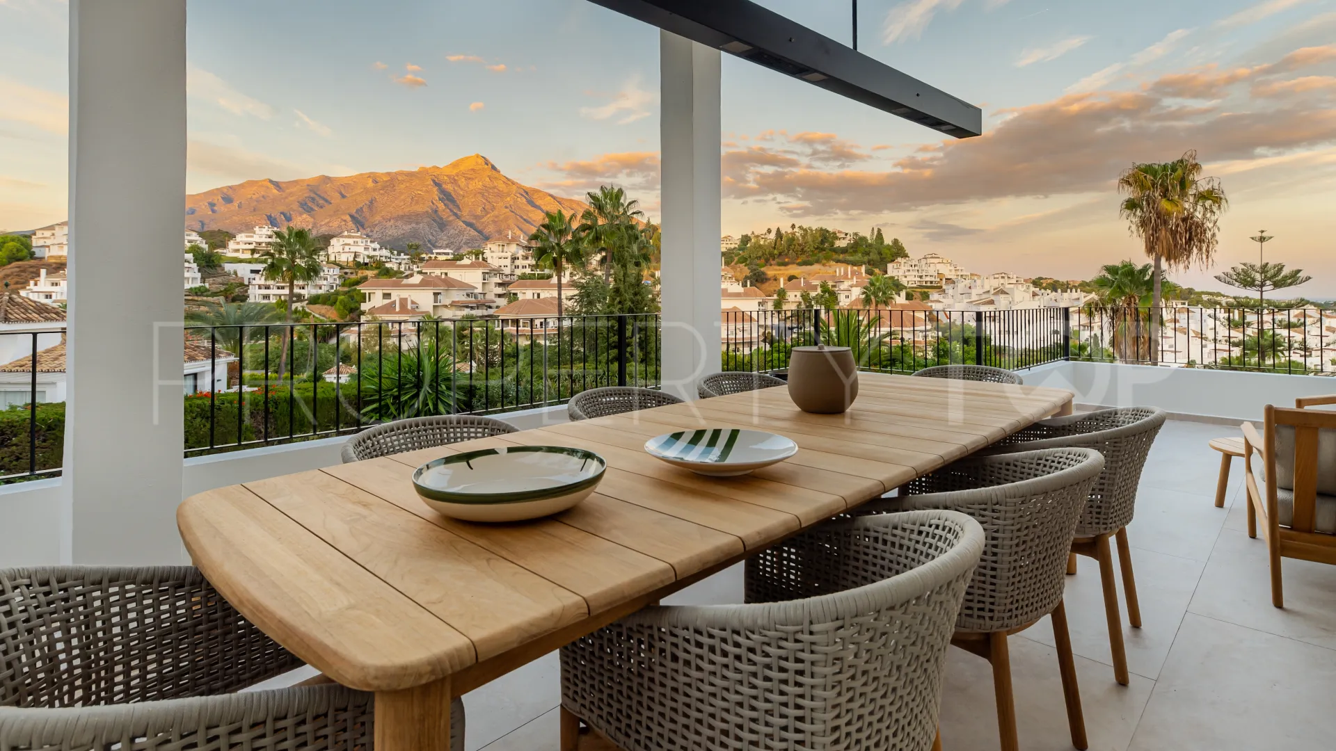 Los Naranjos Hill Club, villa con 4 dormitorios a la venta