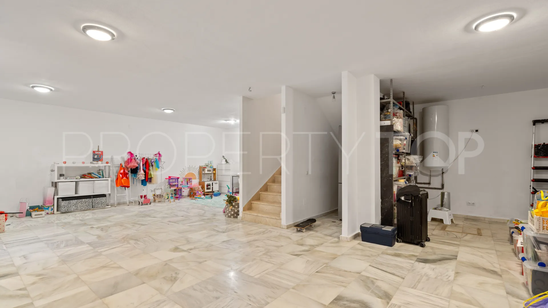 Villa for sale in Marbella East