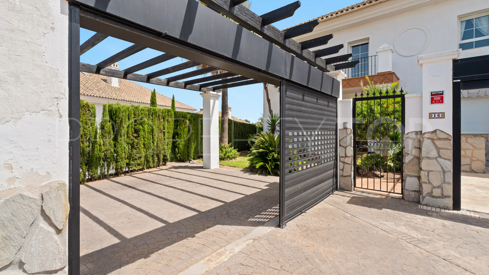 Villa for sale in Marbella East