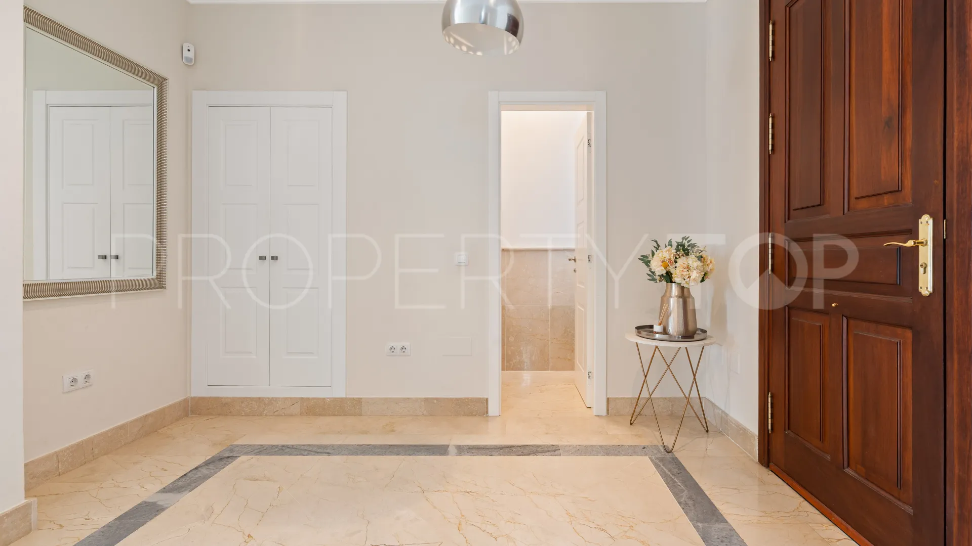 Villa for sale in Marbella East