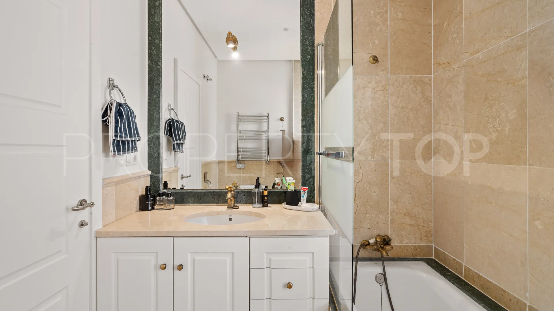 Villa for sale in Marbella East