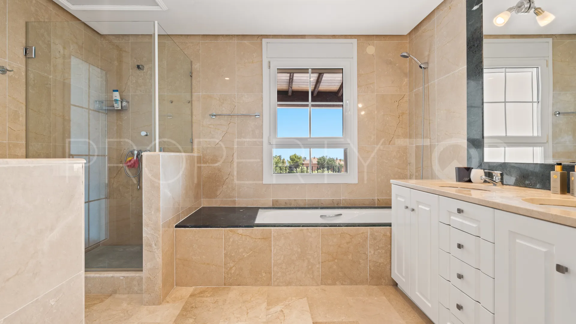 Villa for sale in Marbella East