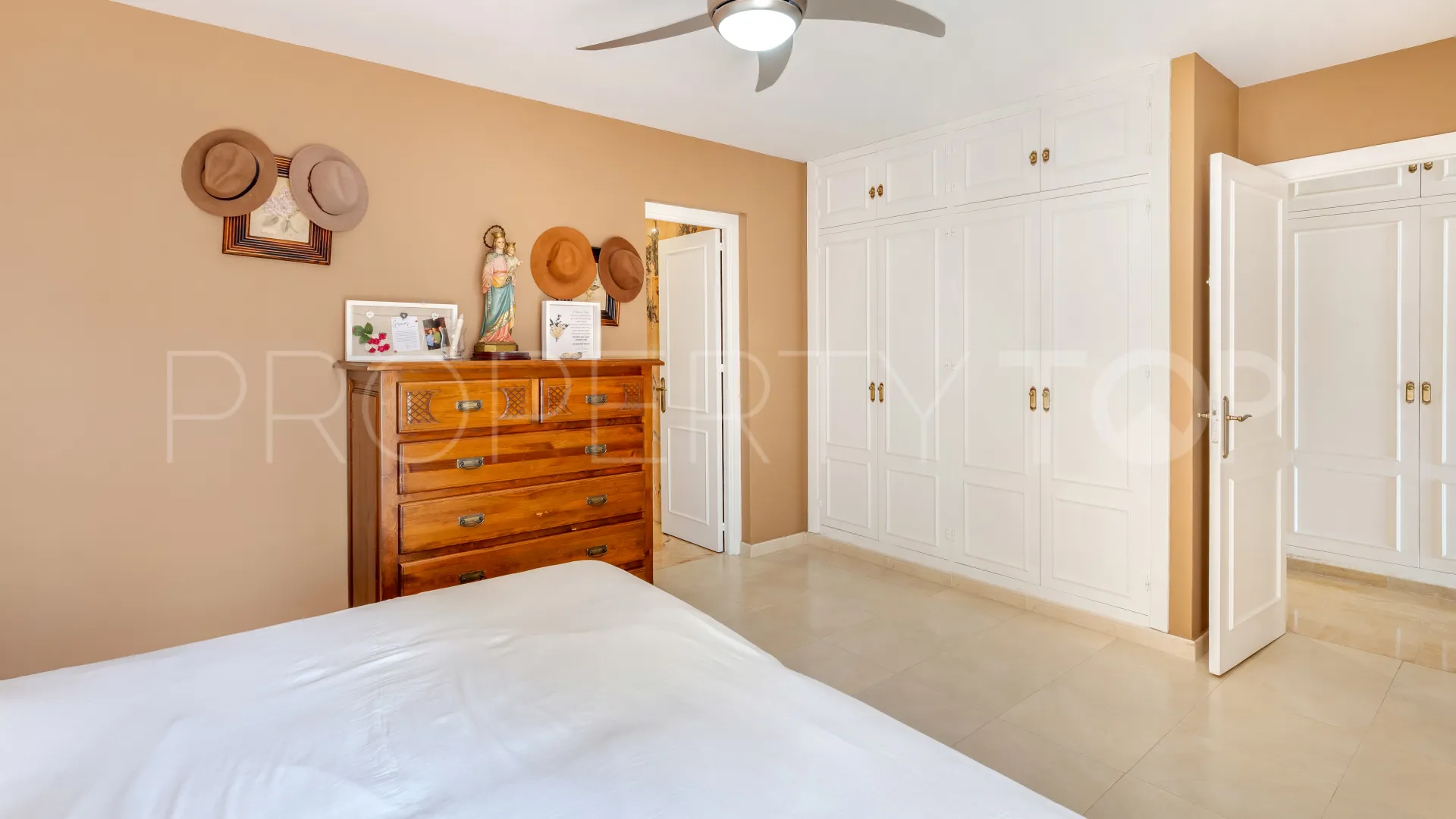 Comprar apartamento con 3 dormitorios en Nueva Andalucia