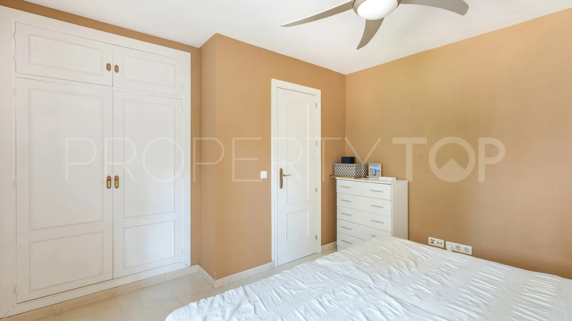 Comprar apartamento con 3 dormitorios en Nueva Andalucia