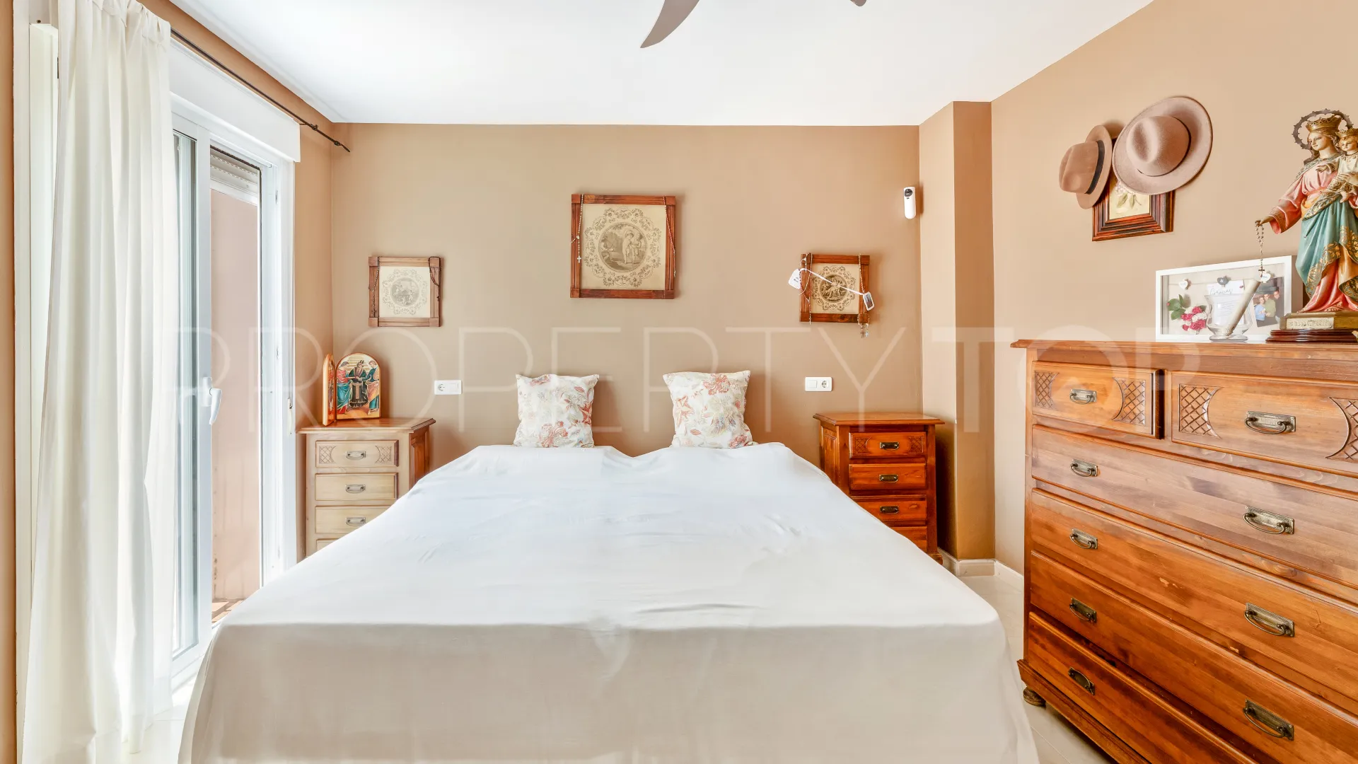 Comprar apartamento con 3 dormitorios en Nueva Andalucia