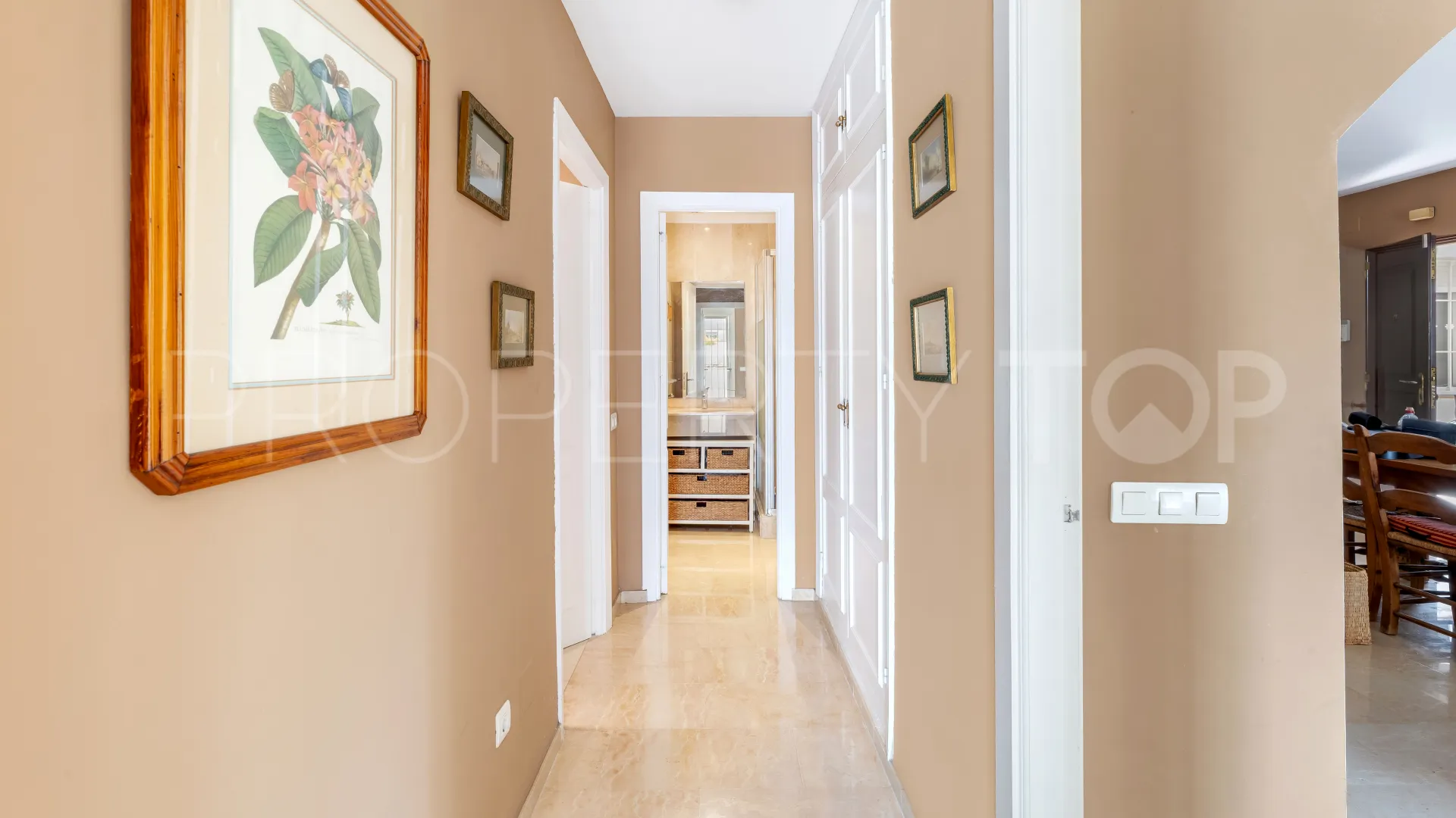 Comprar apartamento con 3 dormitorios en Nueva Andalucia
