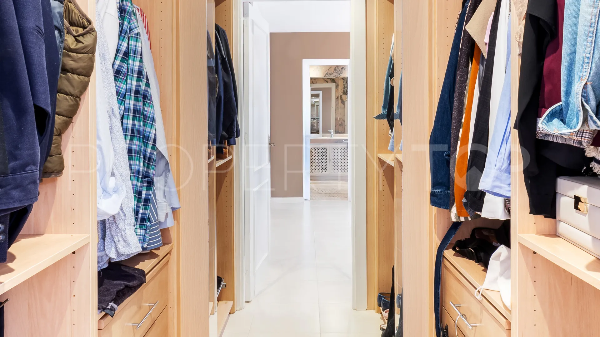 Comprar apartamento con 3 dormitorios en Nueva Andalucia