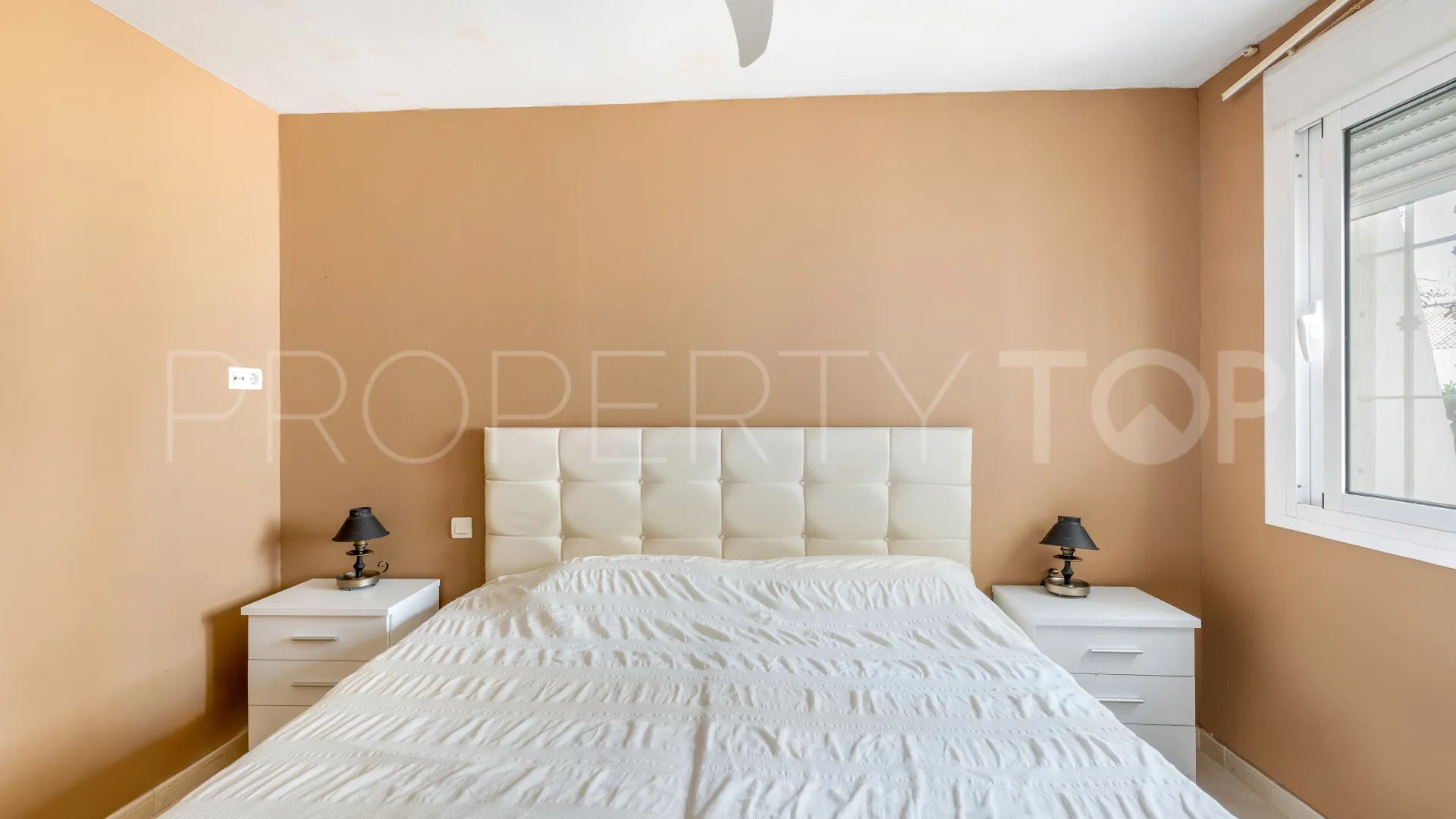 Comprar apartamento con 3 dormitorios en Nueva Andalucia