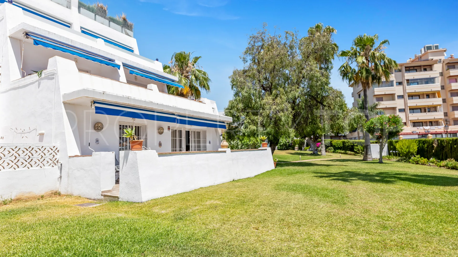 Comprar apartamento con 3 dormitorios en Nueva Andalucia