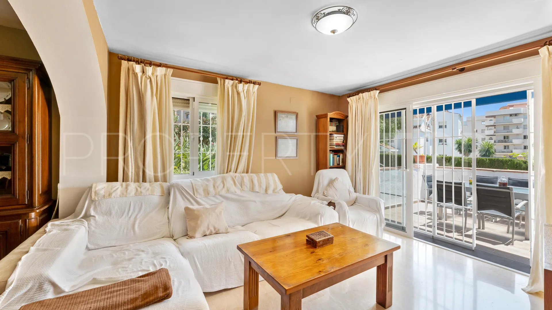 Comprar apartamento con 3 dormitorios en Nueva Andalucia