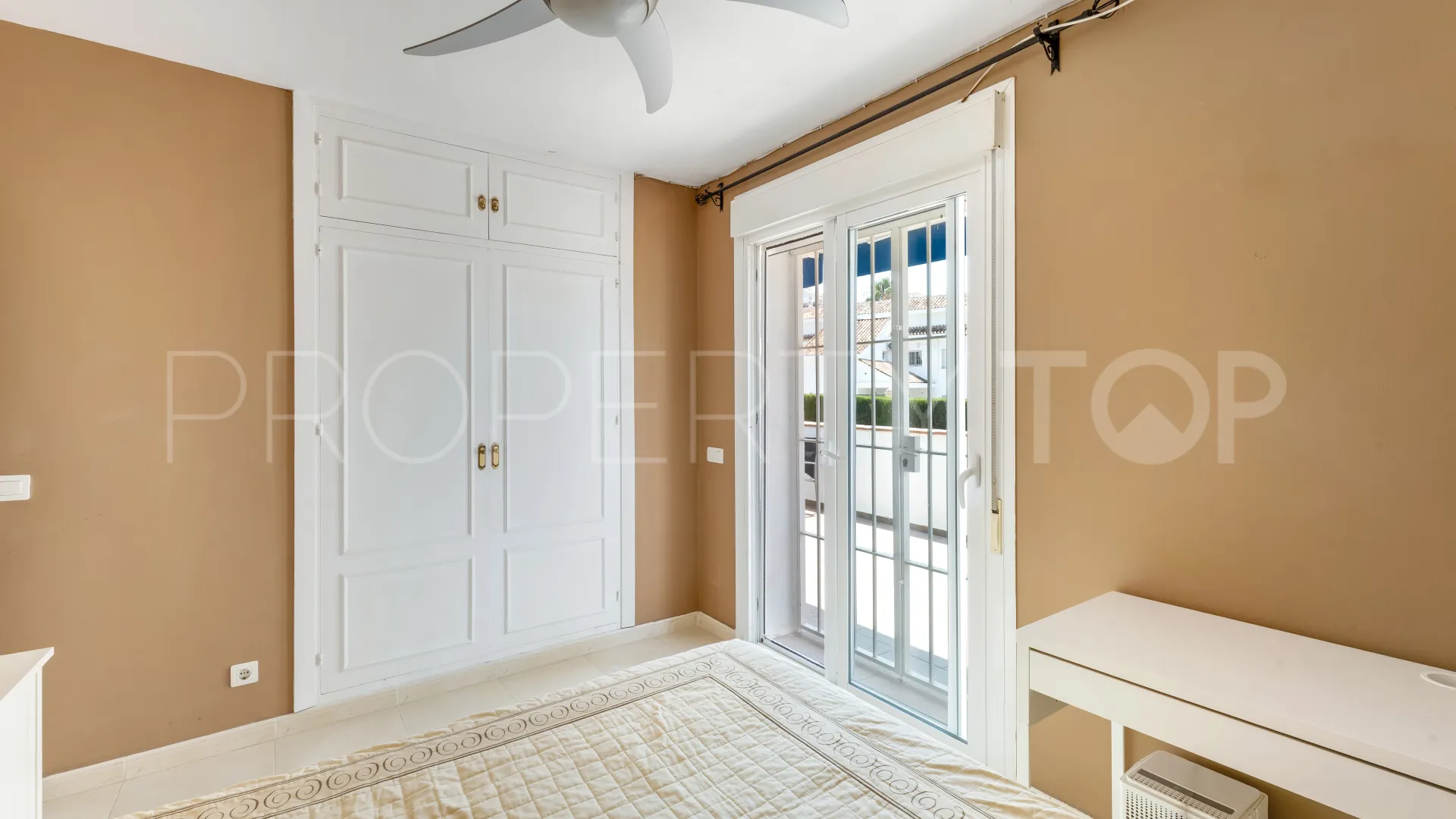 Comprar apartamento con 3 dormitorios en Nueva Andalucia