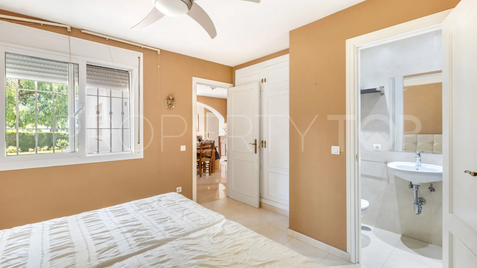 Comprar apartamento con 3 dormitorios en Nueva Andalucia