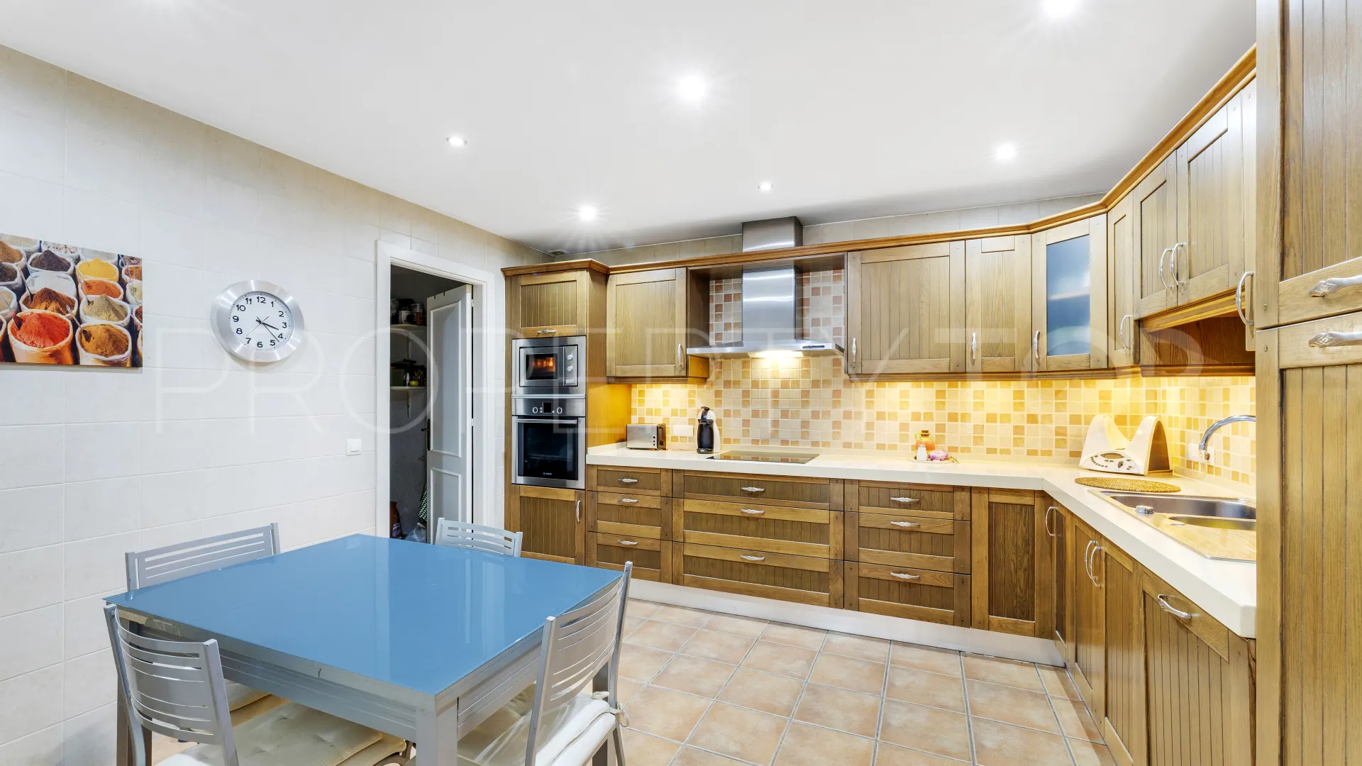 Comprar apartamento con 3 dormitorios en Nueva Andalucia