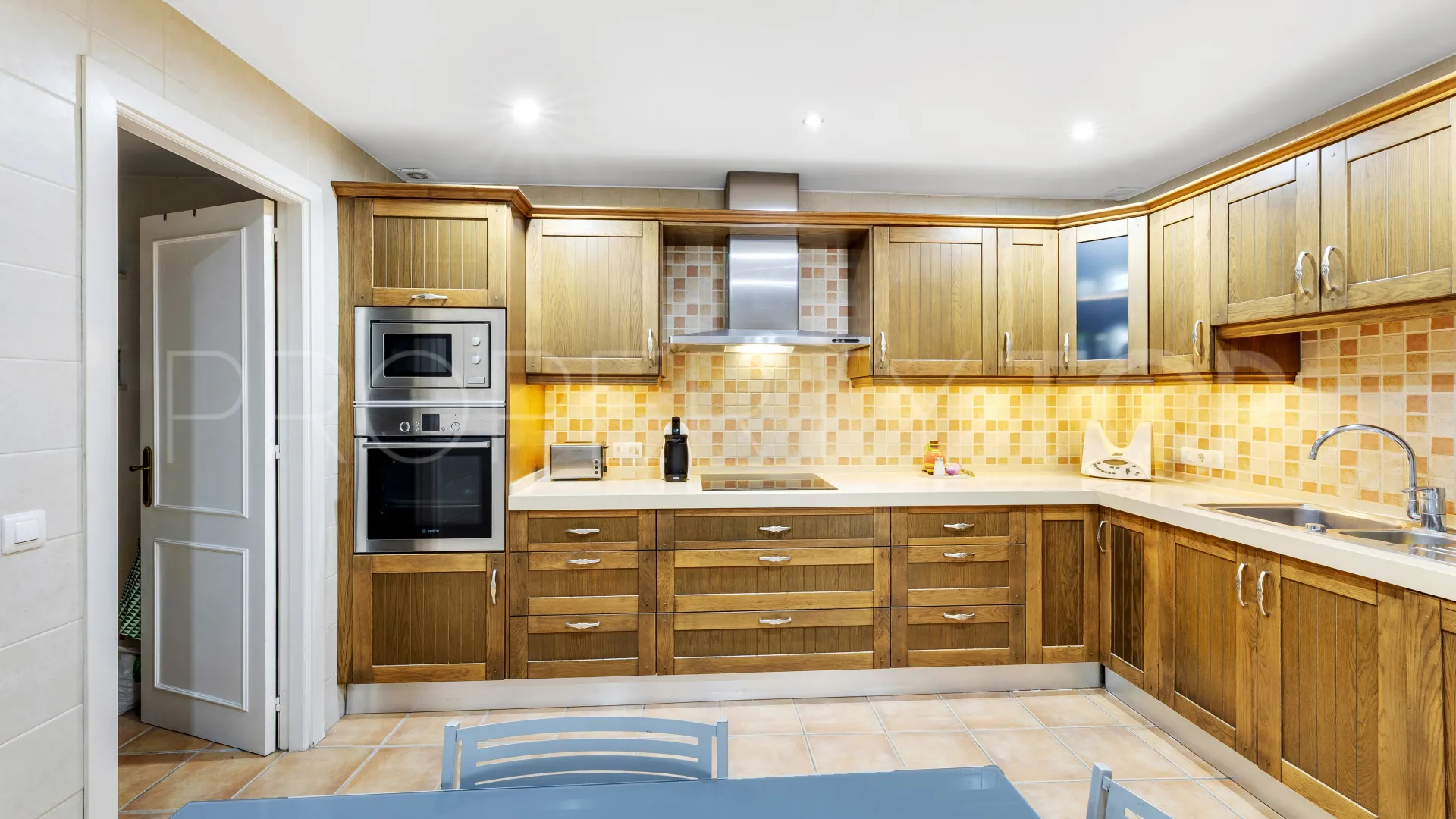 Comprar apartamento con 3 dormitorios en Nueva Andalucia
