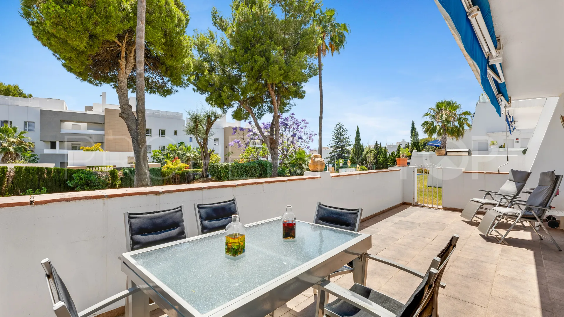 Comprar apartamento con 3 dormitorios en Nueva Andalucia