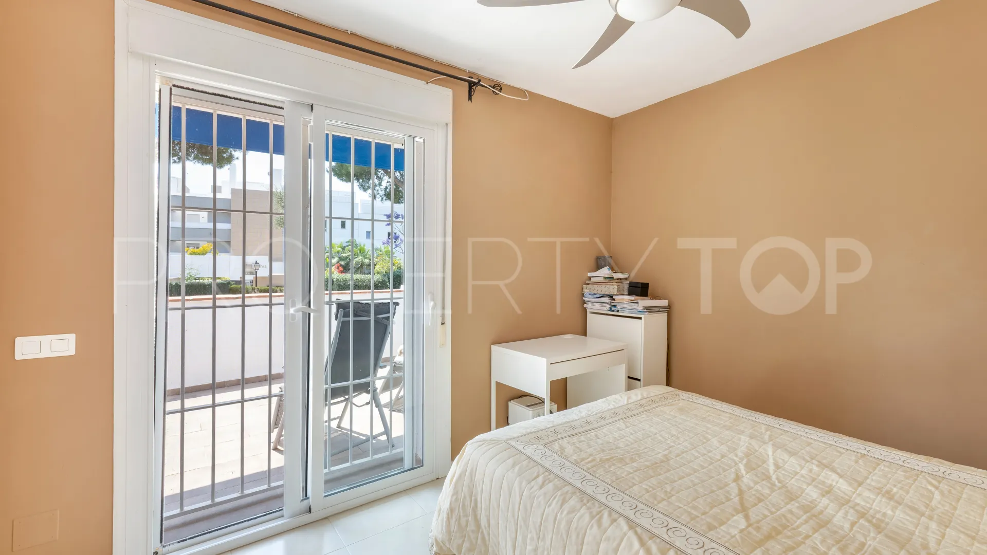 Comprar apartamento con 3 dormitorios en Nueva Andalucia