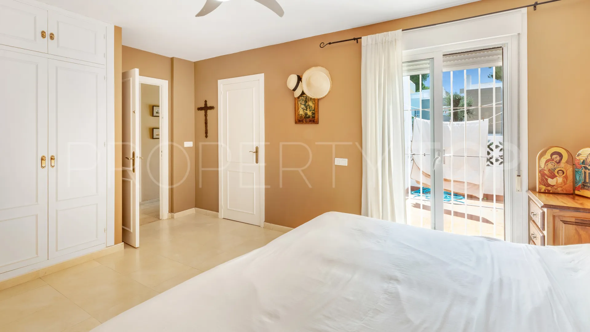 Comprar apartamento con 3 dormitorios en Nueva Andalucia