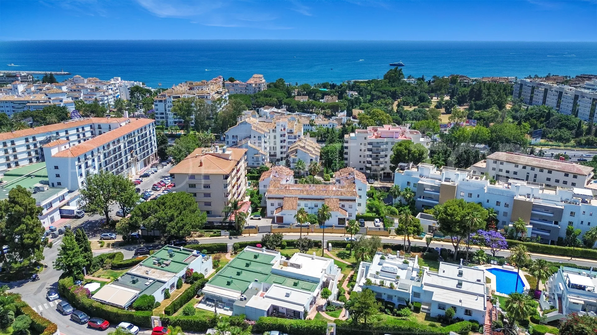 Comprar apartamento con 3 dormitorios en Nueva Andalucia
