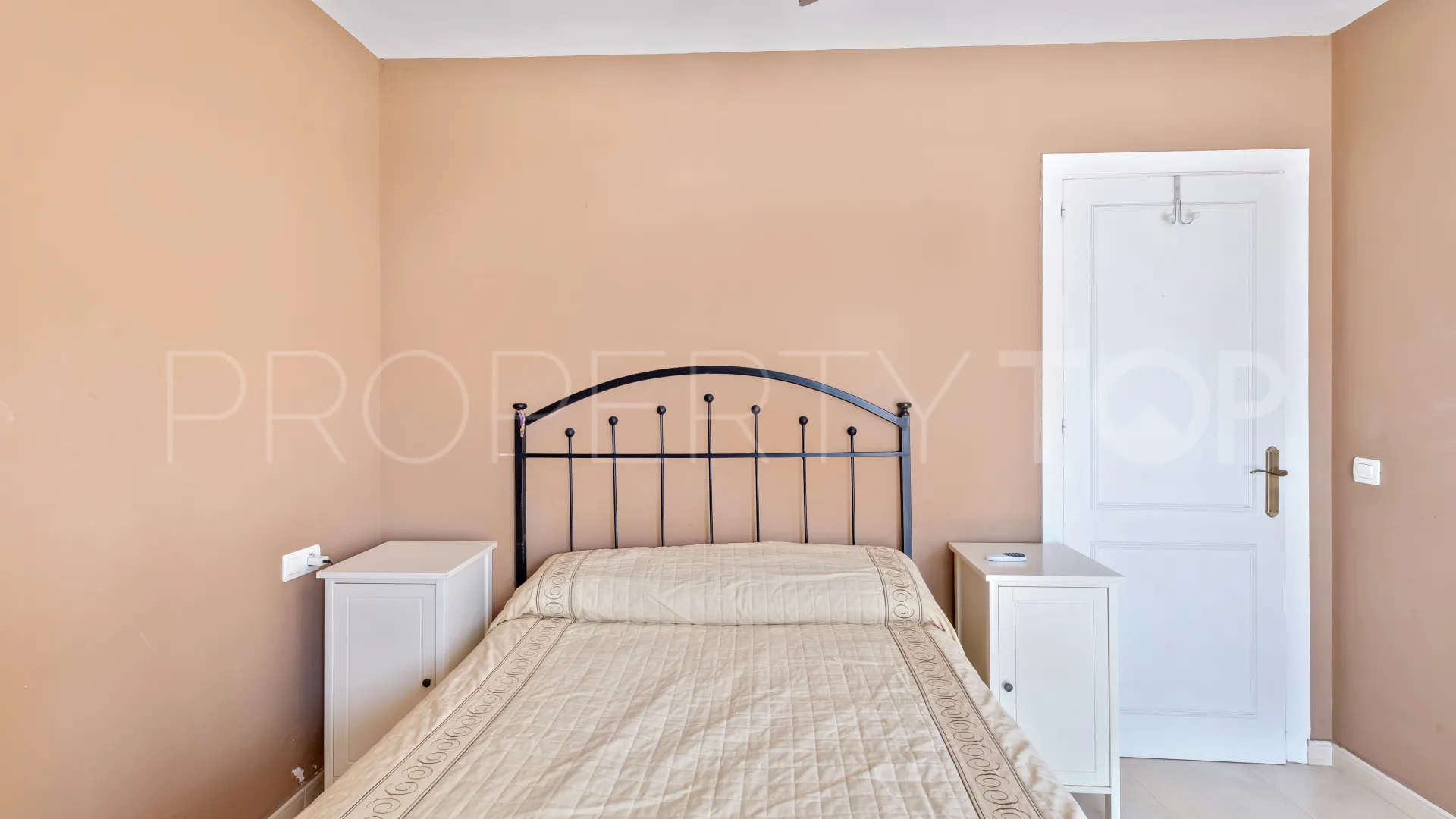 Comprar apartamento con 3 dormitorios en Nueva Andalucia