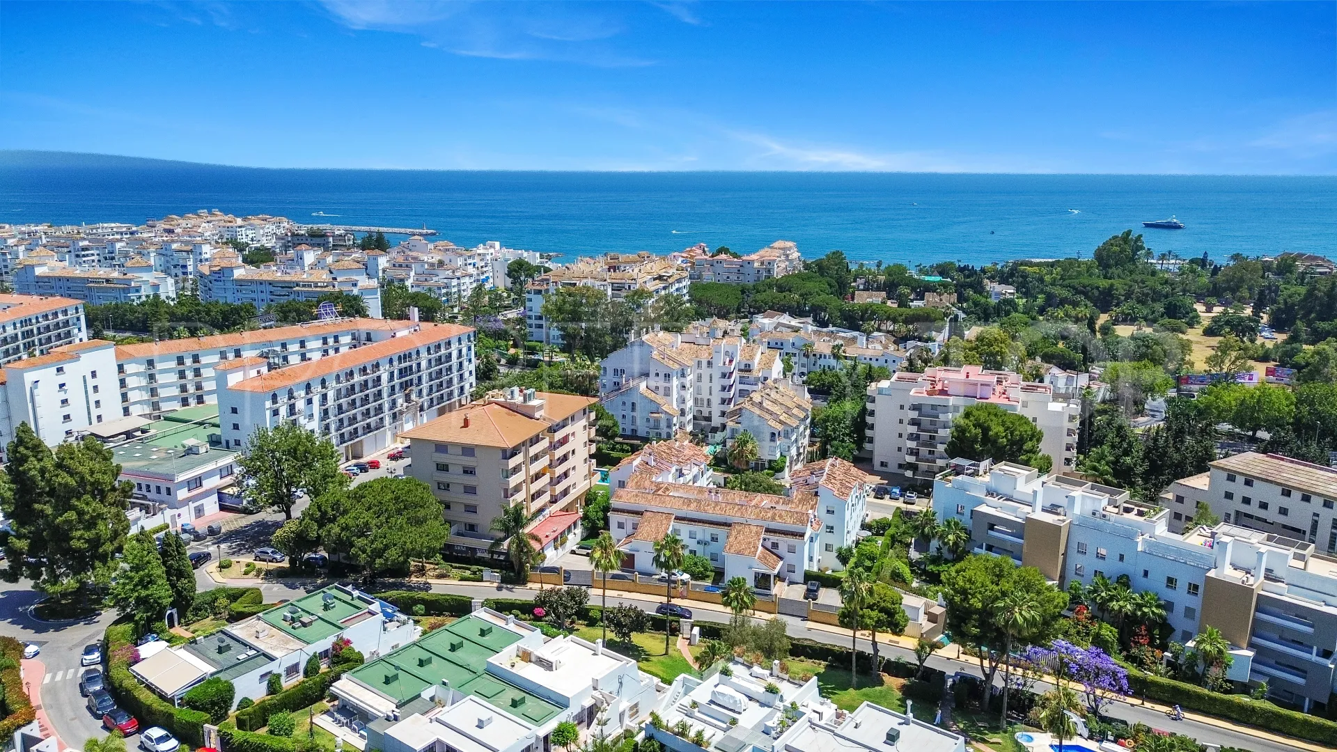 Comprar apartamento con 3 dormitorios en Nueva Andalucia