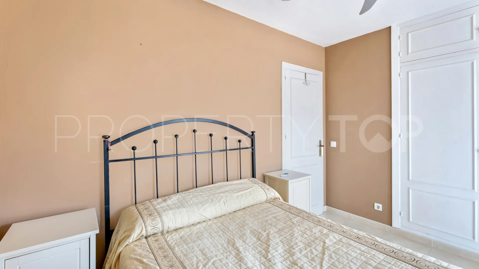 Comprar apartamento con 3 dormitorios en Nueva Andalucia