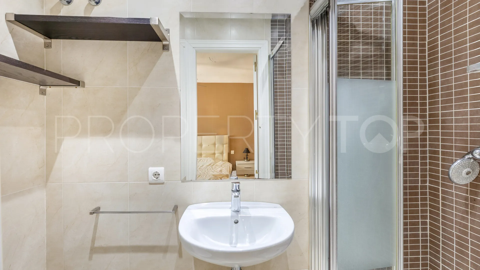 Comprar apartamento con 3 dormitorios en Nueva Andalucia